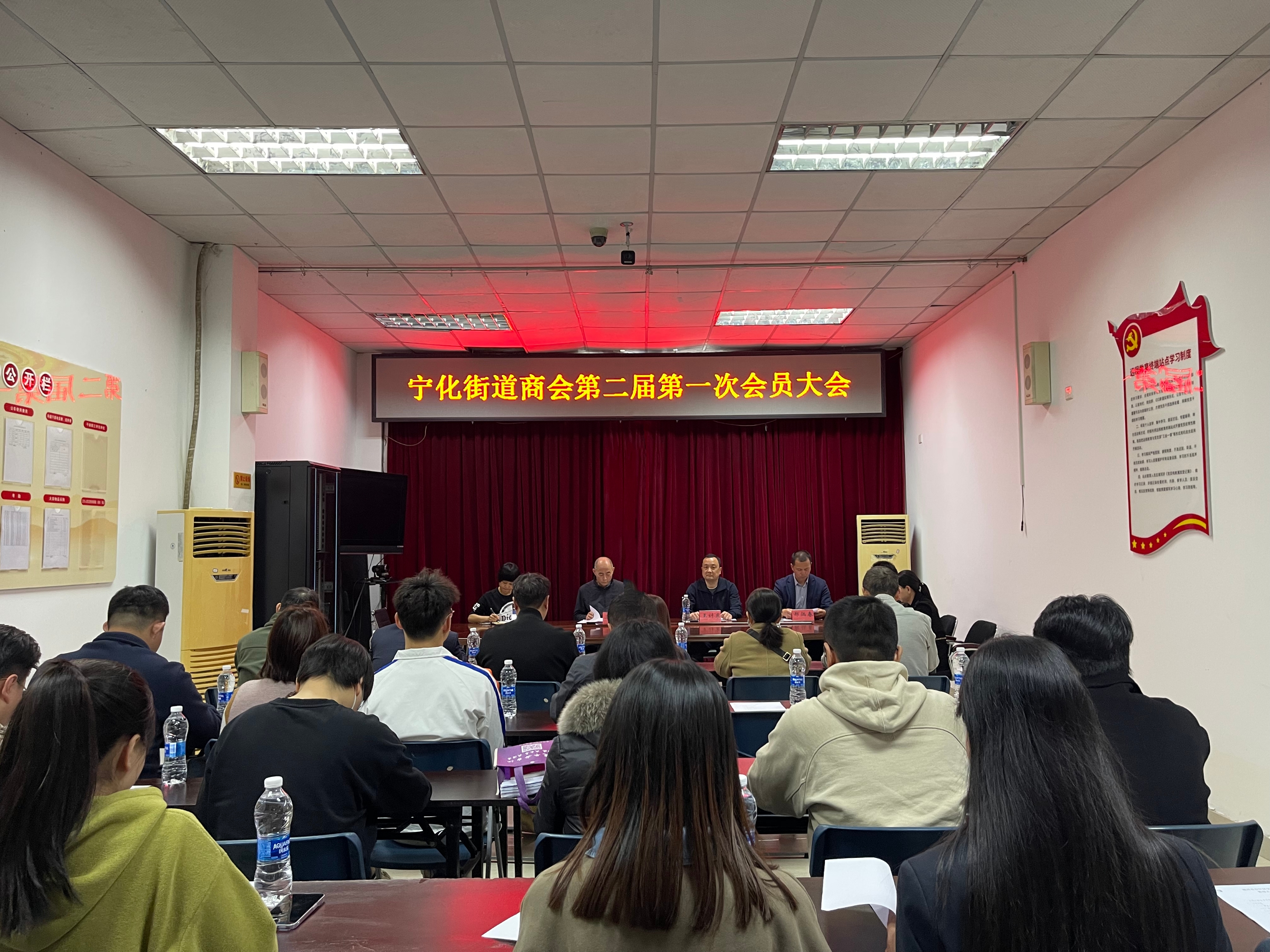 福州尚干餐飲管理有限公司總經(jīng)理鄭炳春連任臺江區寧化街道商會(huì )會(huì )長(cháng)